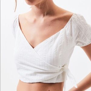 Lottie Moss textures wrap top